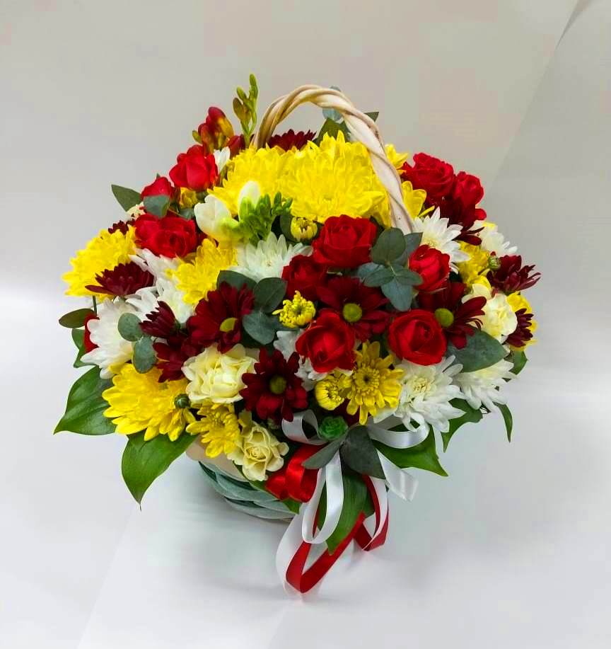 Цветочная композиция из Хризантемы и Розы в корзине в Горки-8