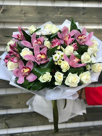 Букет цветов из: Розы и Хризантемы в Горки-8