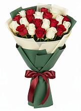Букет Микс из красных и белых роз в Горки-8