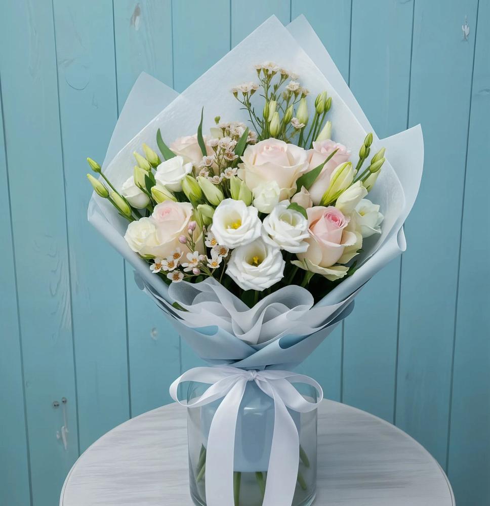 Букет цветов из: Розы и Лизиантусы в Горки-8