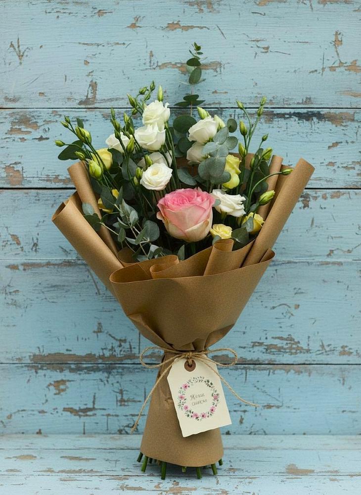 Букет цветов из: Розы и Лизиантусы в Горки-8