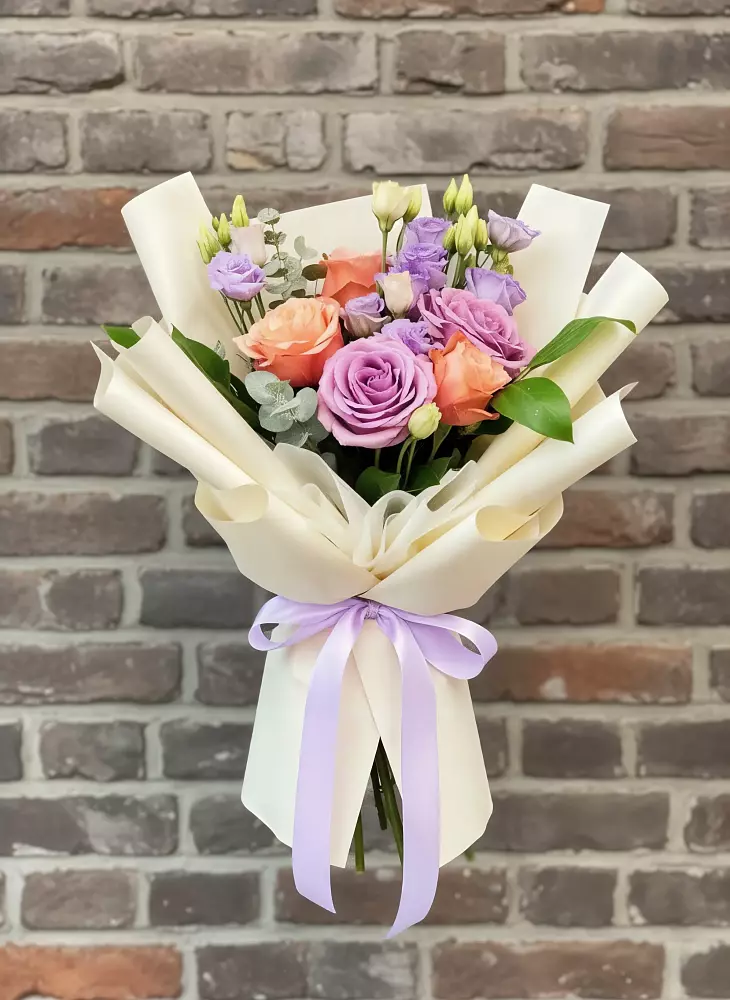 Букет цветов из: Лизиантусы и Розы в Горки-8