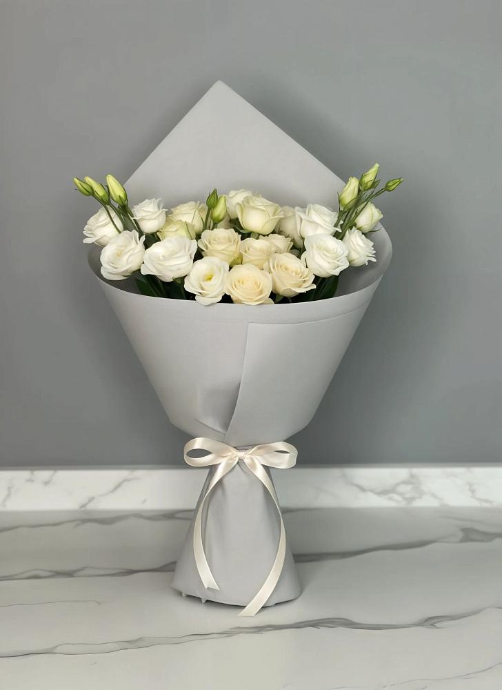 Букет цветов из: Розы и Лизиантусы в Горки-8