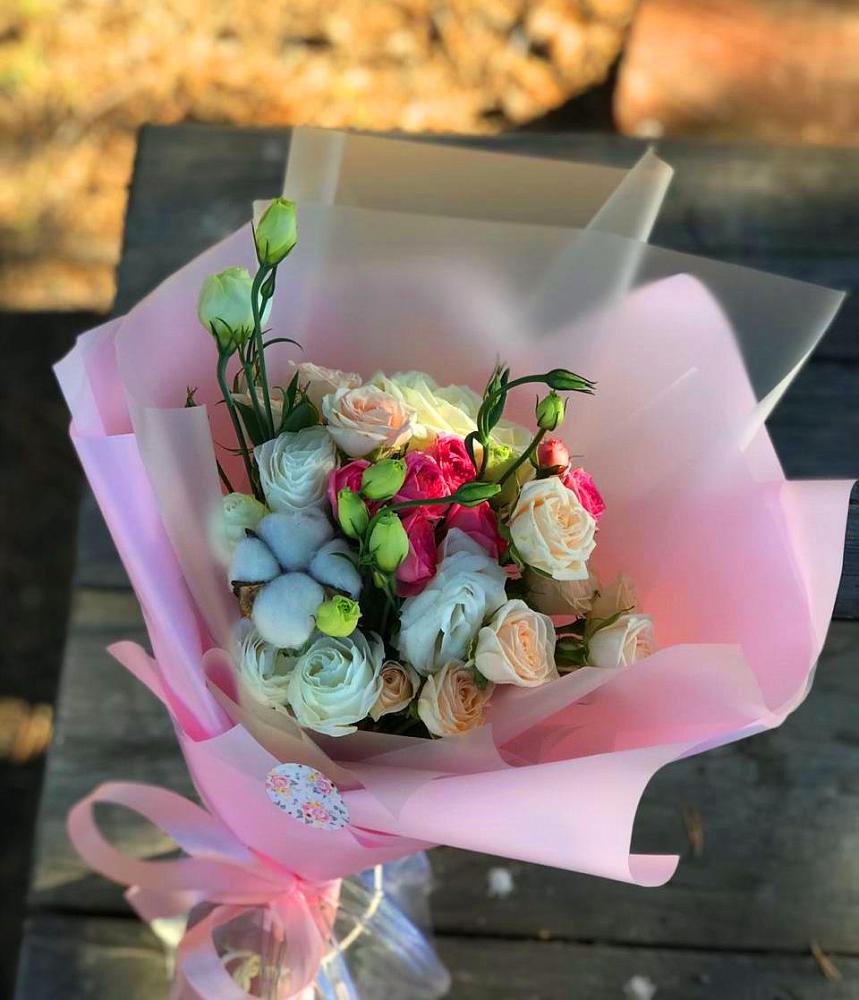 Букет цветов из: Розы и Лизиантусы в Горки-8