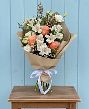 Букет цветов из:  Альстромерии, Лизиантусы, Розы и Хризантемы в Горки-8
