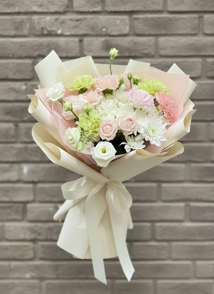 Букет цветов из: Гвоздики, Розы, Лизиантусы и Хризантемы в Горки-8