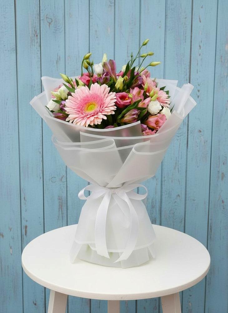 Букет цветов из: Герберы, Альстромерии и Лизиантусы в Горки-8