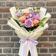 Букет цветов из:  Лизиантусы и Розы в Горки-8