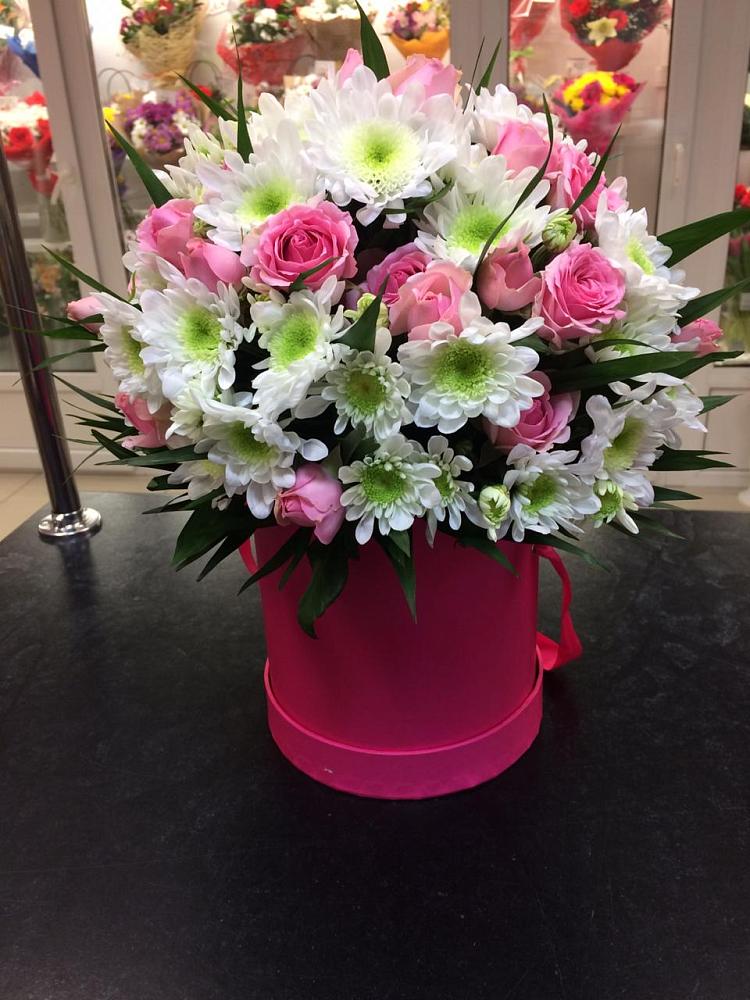 Цветочная композиция из Розы и Хризантемы в шляпной коробке в Горки-8