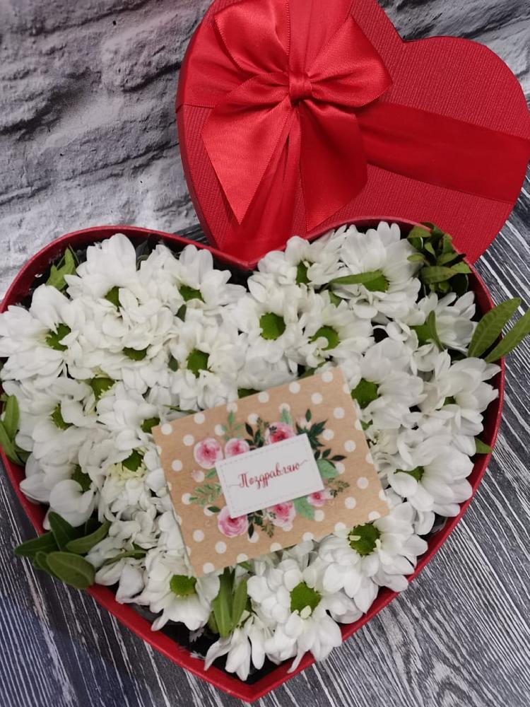 Цветочная композиция из Хризантемы в виде сердца в Горки-8