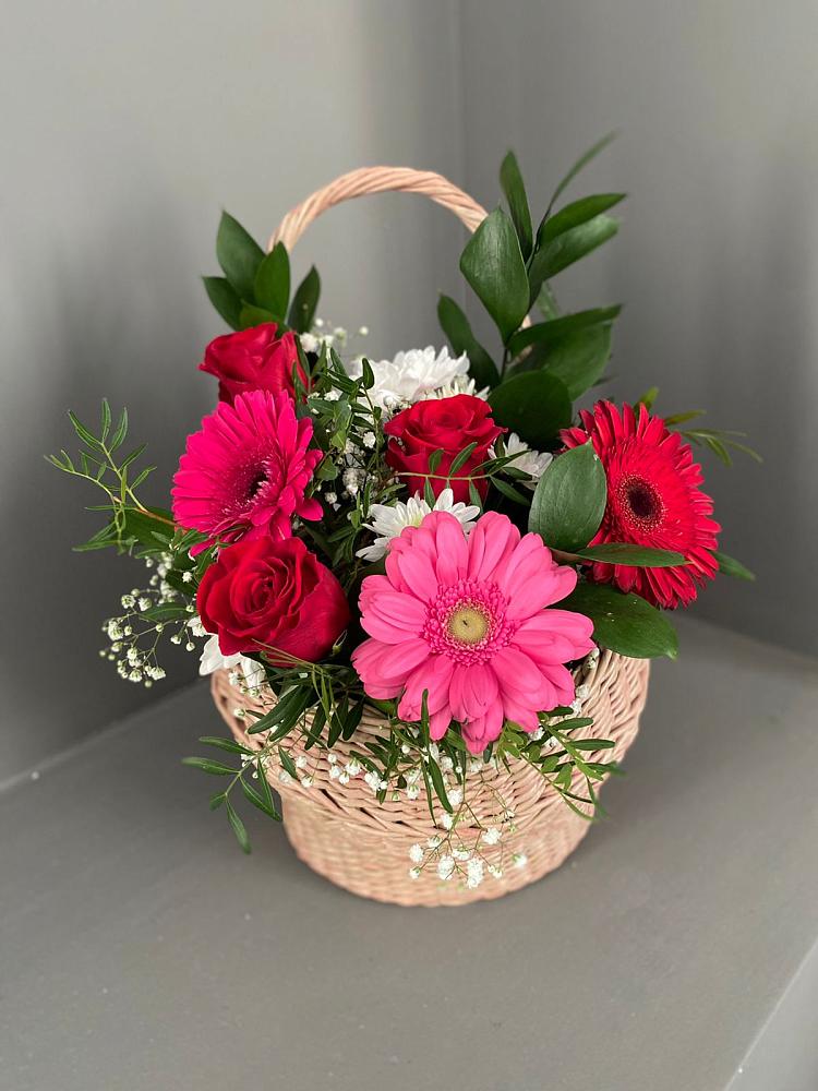 Цветочная композиция из Розы, Хризантемы и Герберы в корзине в Горки-8