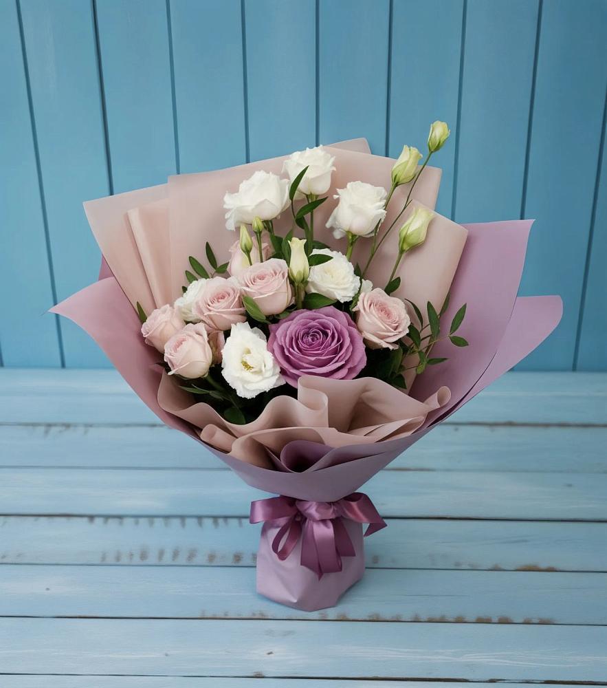 Букет цветов из: Розы и Лизиантусы в Горки-8